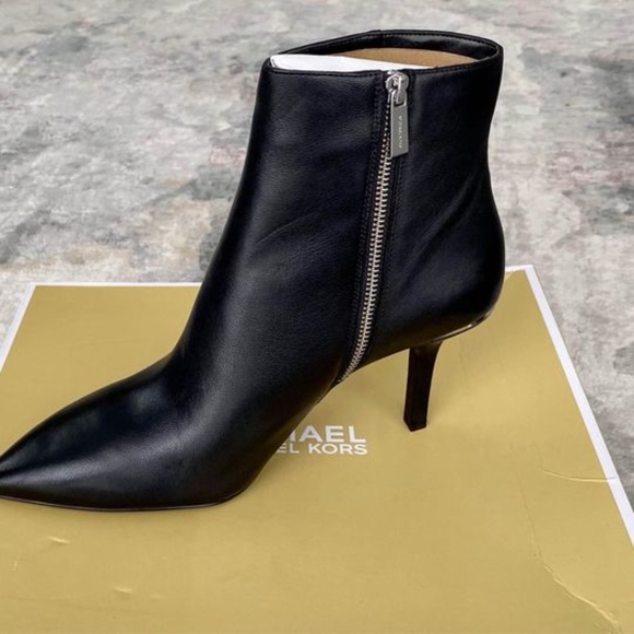 Michael Kors Women’s Boots - Picture 3 of 4